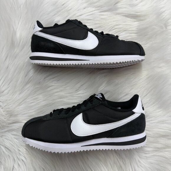 Nike Cortez Nylon Black White Womens Shoes DZ2795-001 VNDS Sz 6.5 - Picture 2 of 7